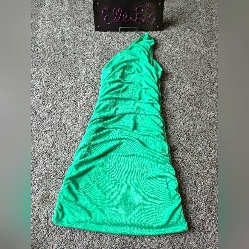 NWOT Lyaner Green One Shoulder Side Rouched Mini Dress L